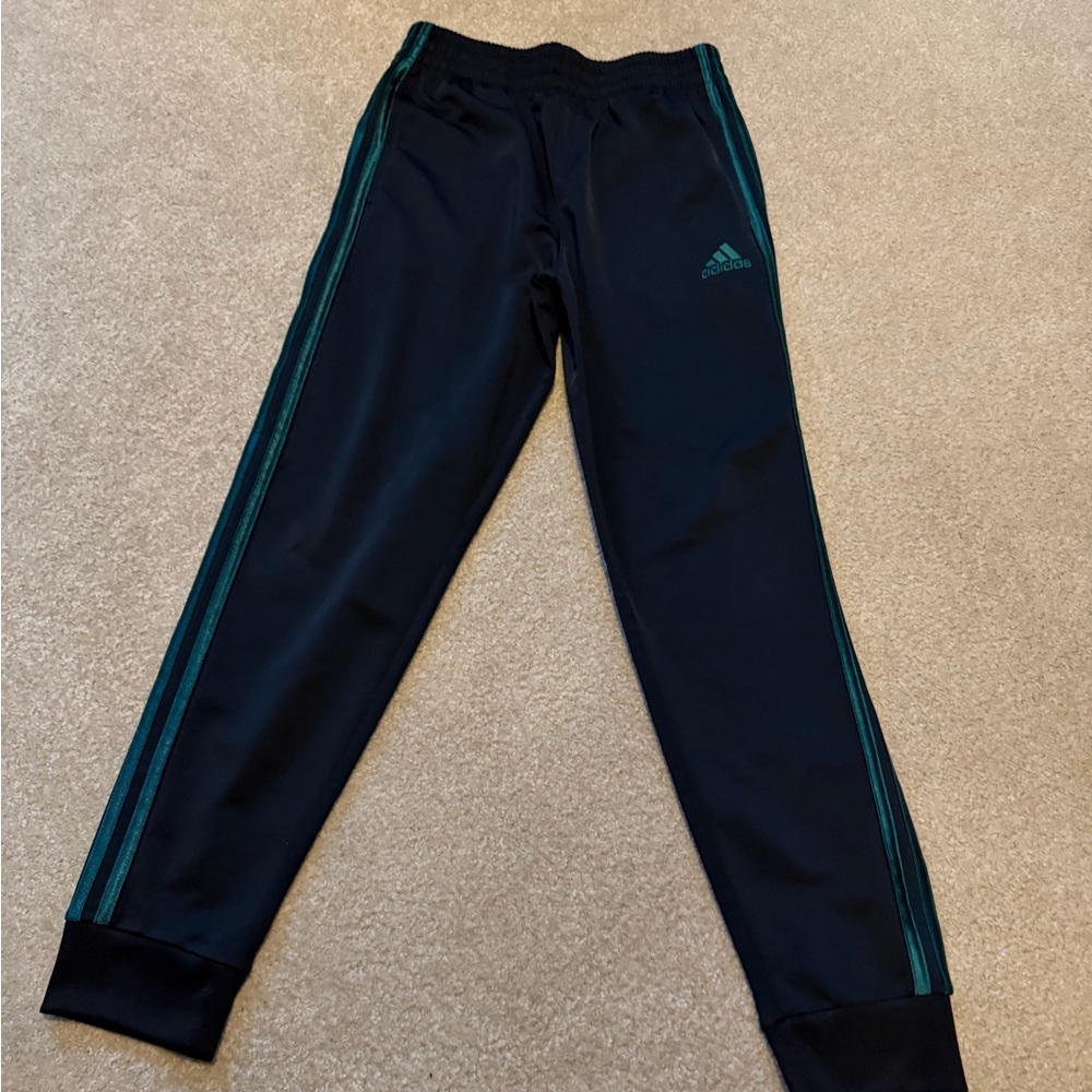 Adidas jogger like new size youth medium 10/12